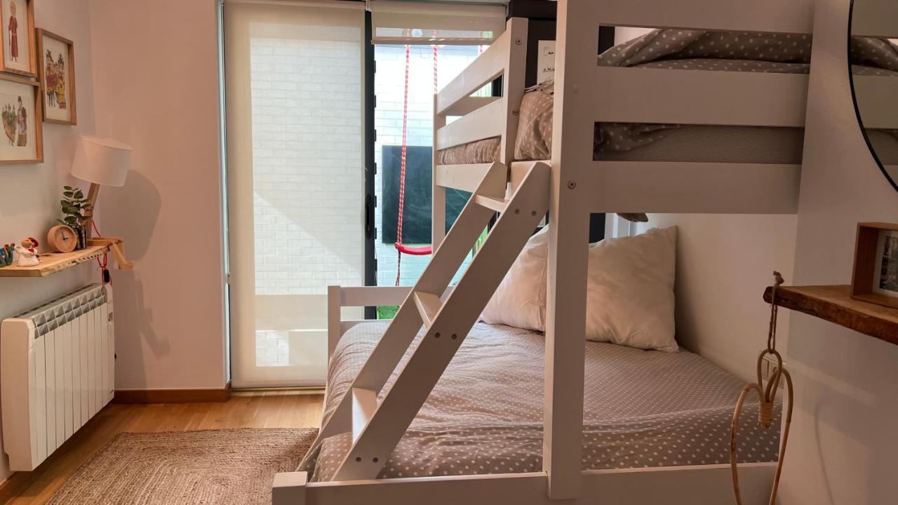 Atico De Diseno Con Terraza En El Centro De Olot Apartment Luaran gambar