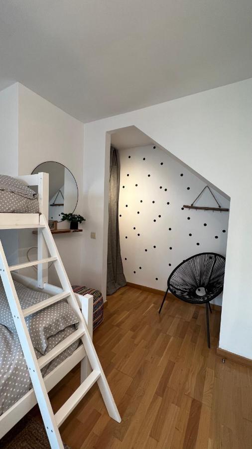 Atico De Diseno Con Terraza En El Centro De Olot Apartment Luaran gambar