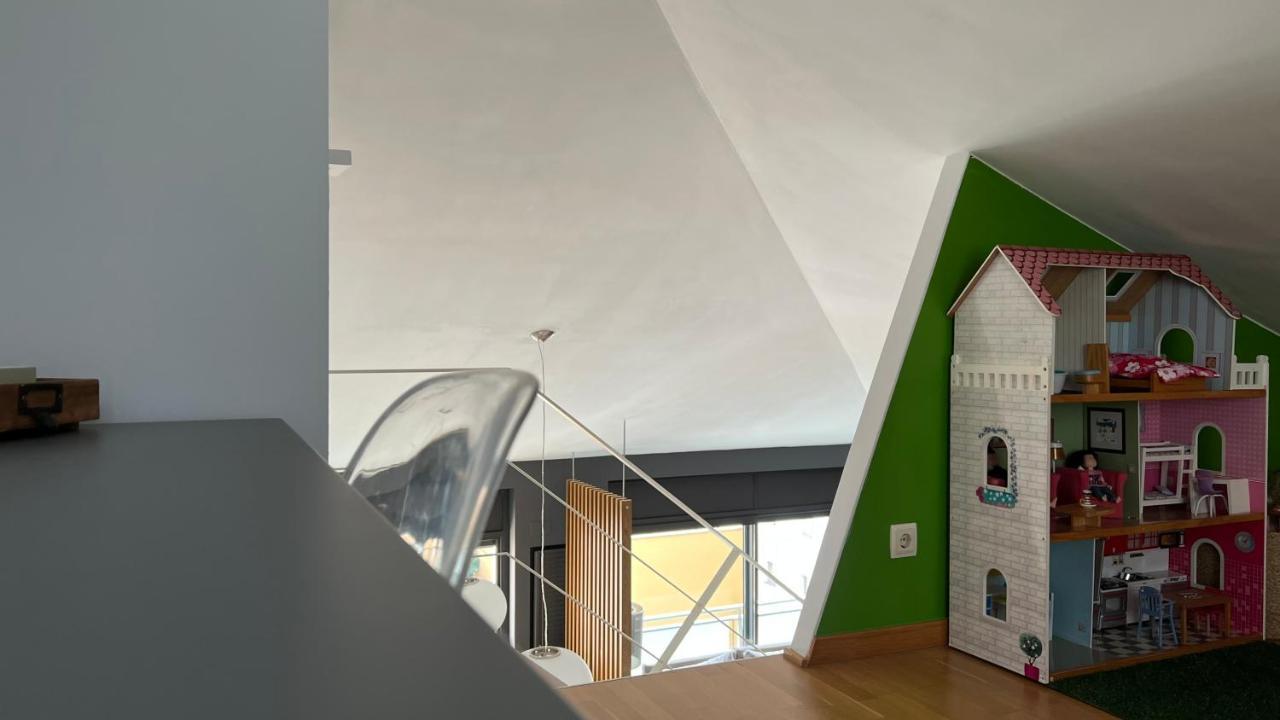 Atico De Diseno Con Terraza En El Centro De Olot Apartment Luaran gambar